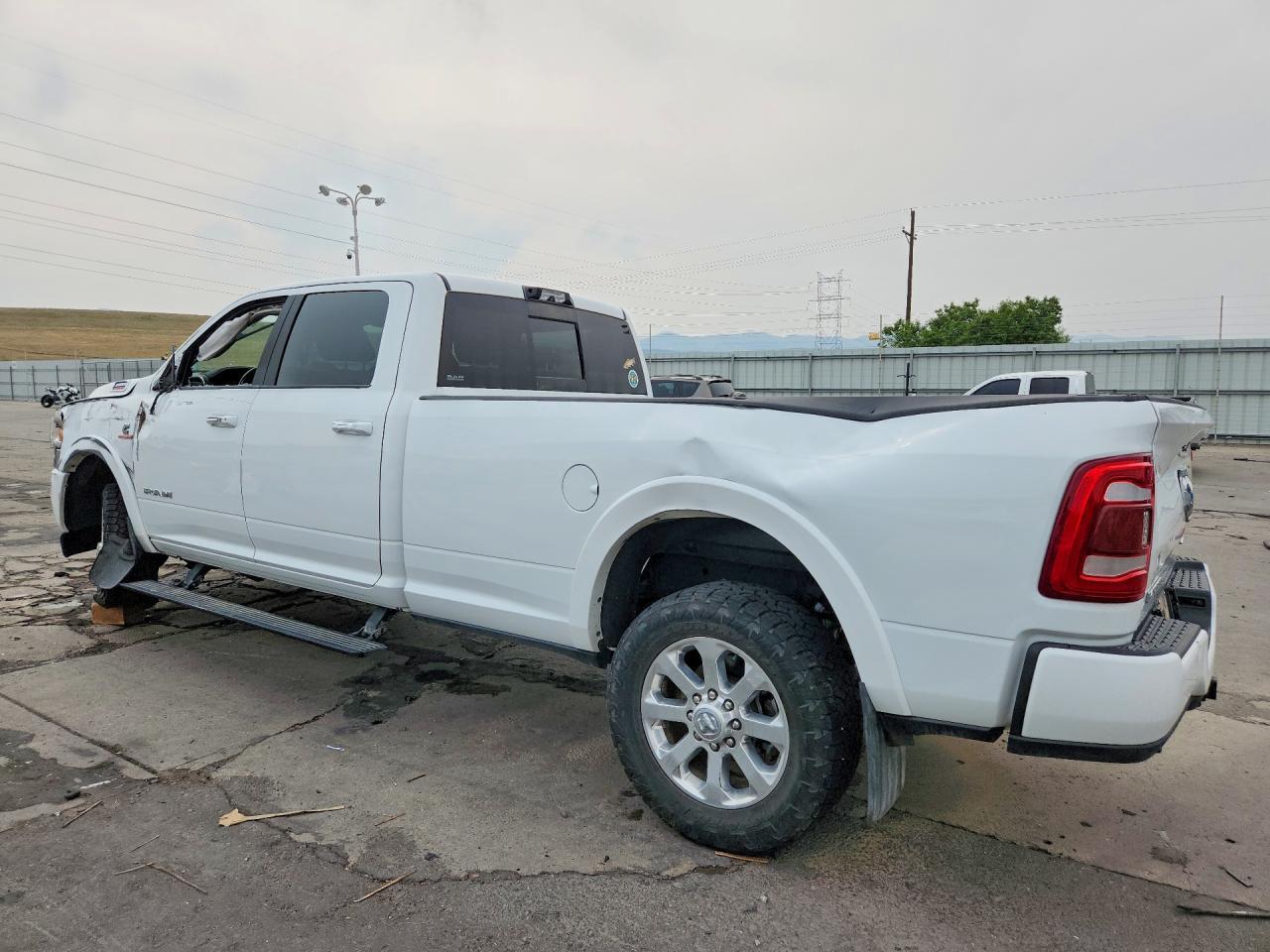 2022 Ram 3500 Laramie - Фото 2
