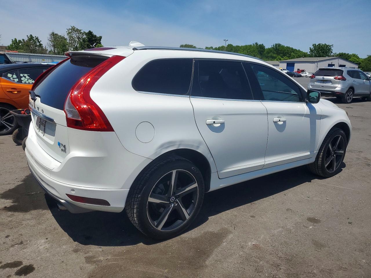 2015 Volvo Xc60 T6 R-Design Platinum - Image 3