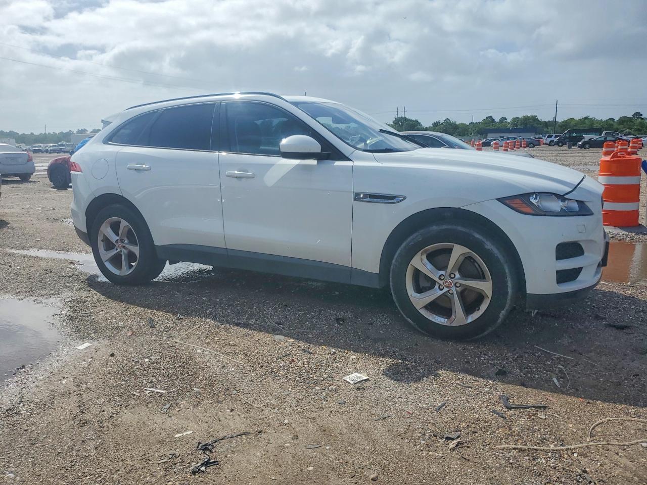 2017 Jaguar F-Pace Premium - Image 4