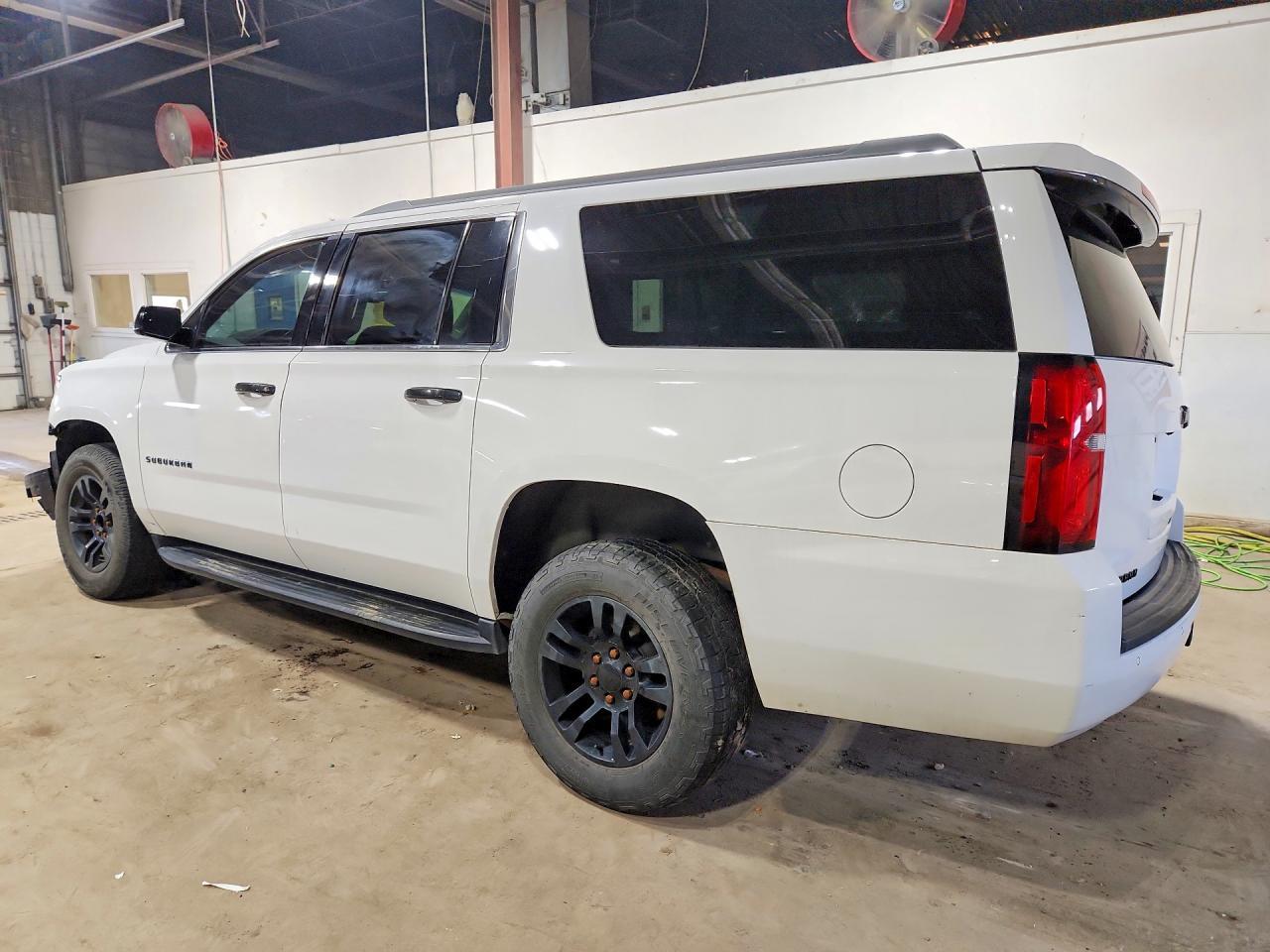 2018 Chevrolet Suburan - Фото 2