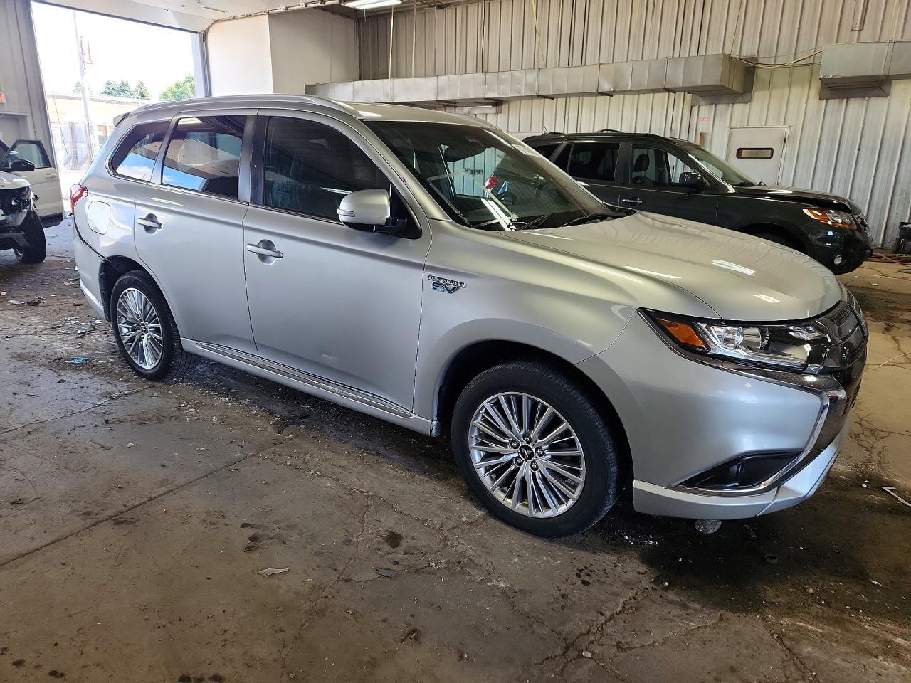 2022 Mitsubishi Outlander Sel - Фото 4