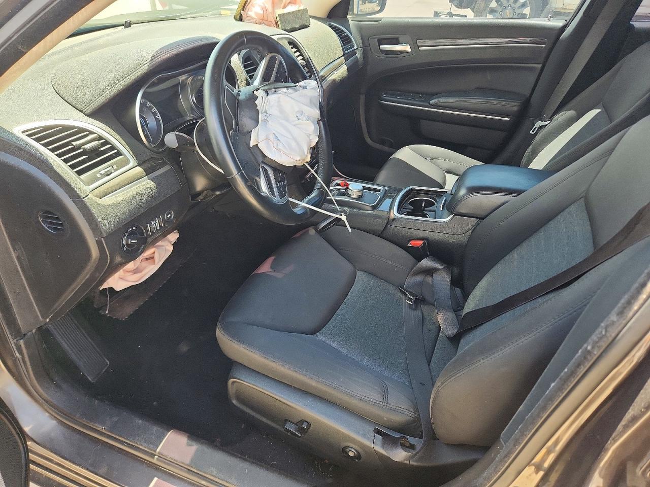 2020 Chrysler 300 Touring - Image 7