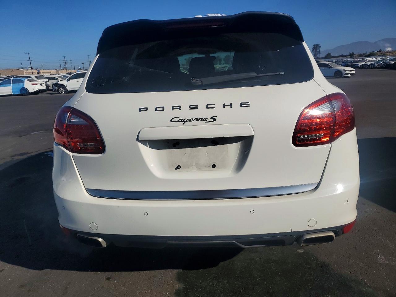 2011 Porsche Cayenne S - Image 6