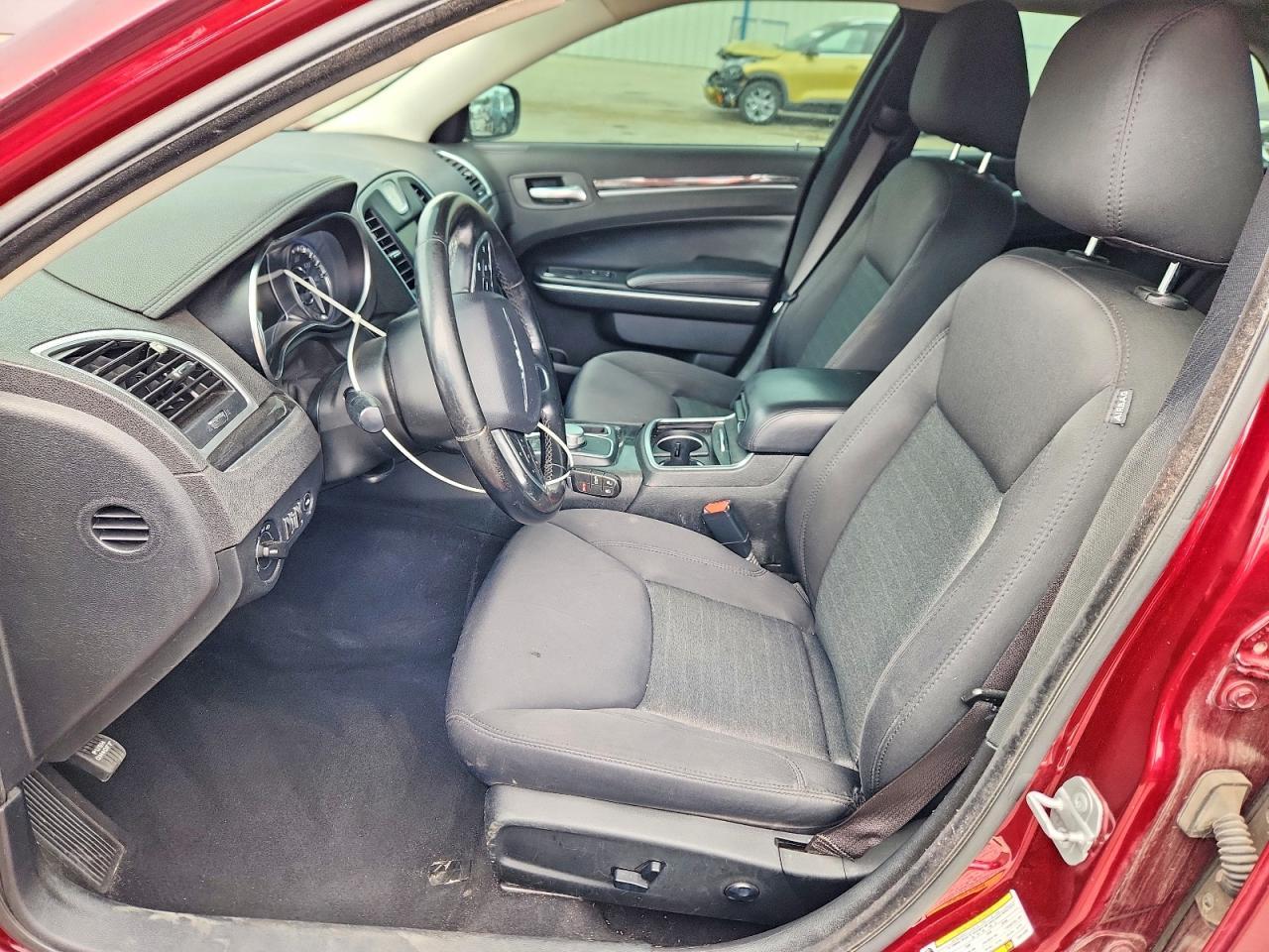 2019 Chrysler 300 Touring - Фото 7