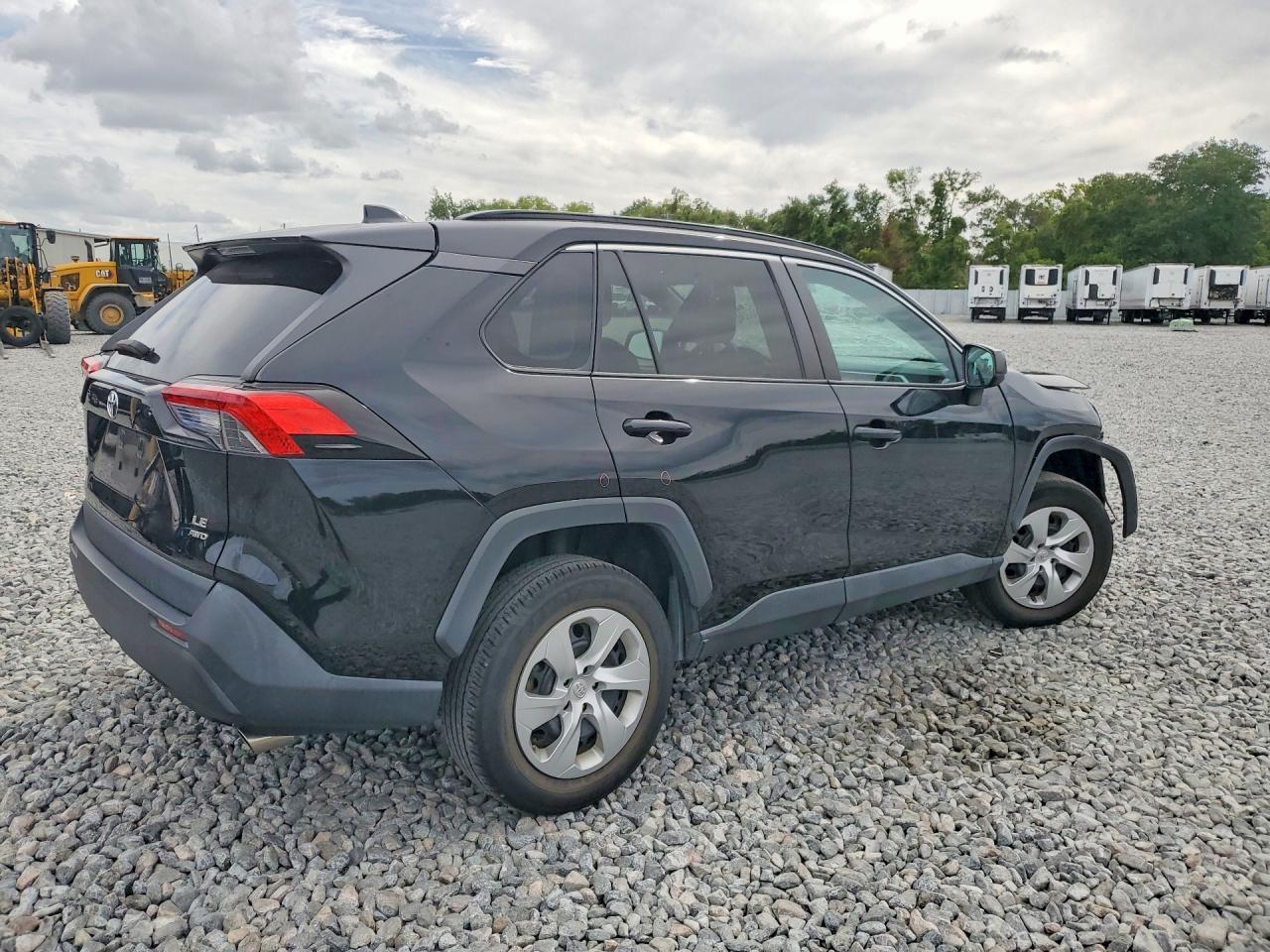 2021 Toyota Rav4 Le - Фото 3