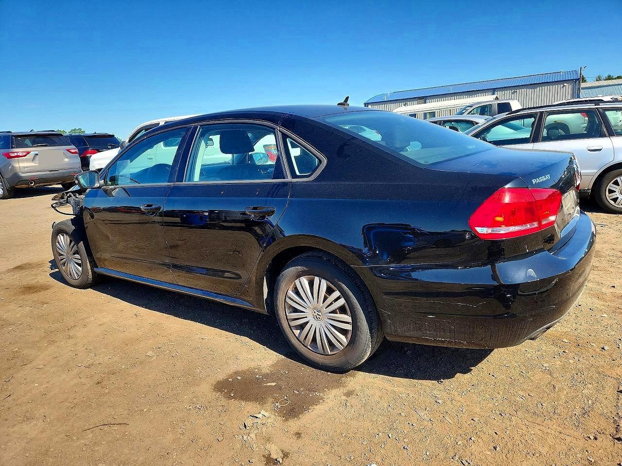 2015 Volkswagen Passat S - Фото 2