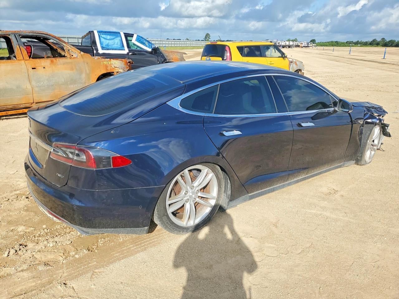 2015 Tesla Model S 70D - Image 3