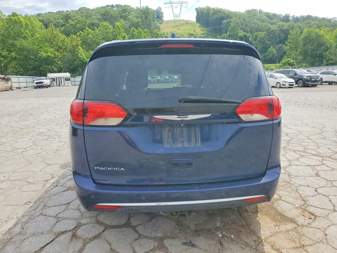 2017 Chrysler Pacifica Touring L - Фото 6