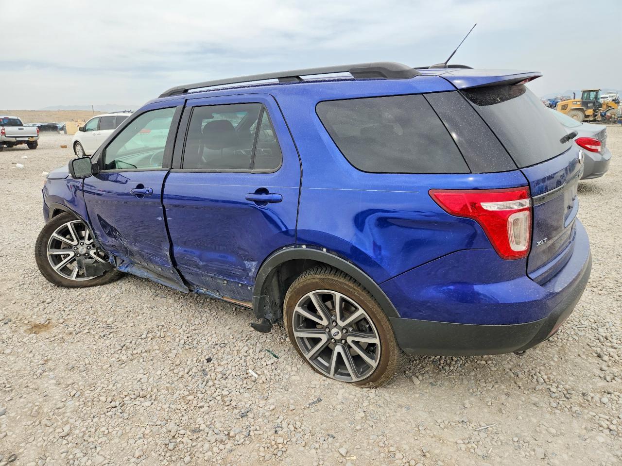 2015 Ford Explorer Xlt - Image 2