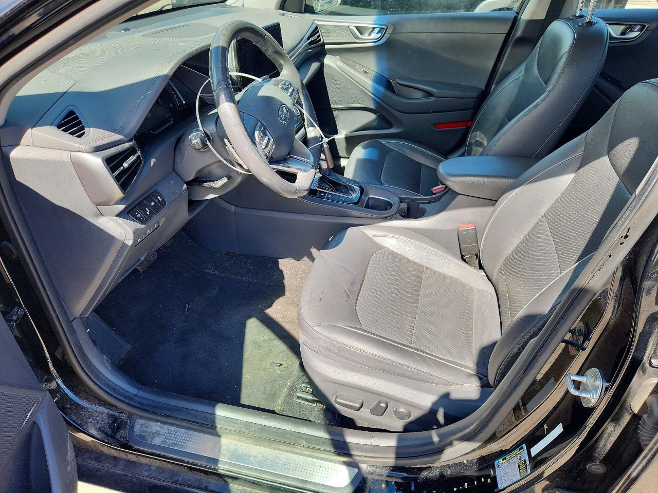 2020 Hyundai Ioniq Limited - Image 7