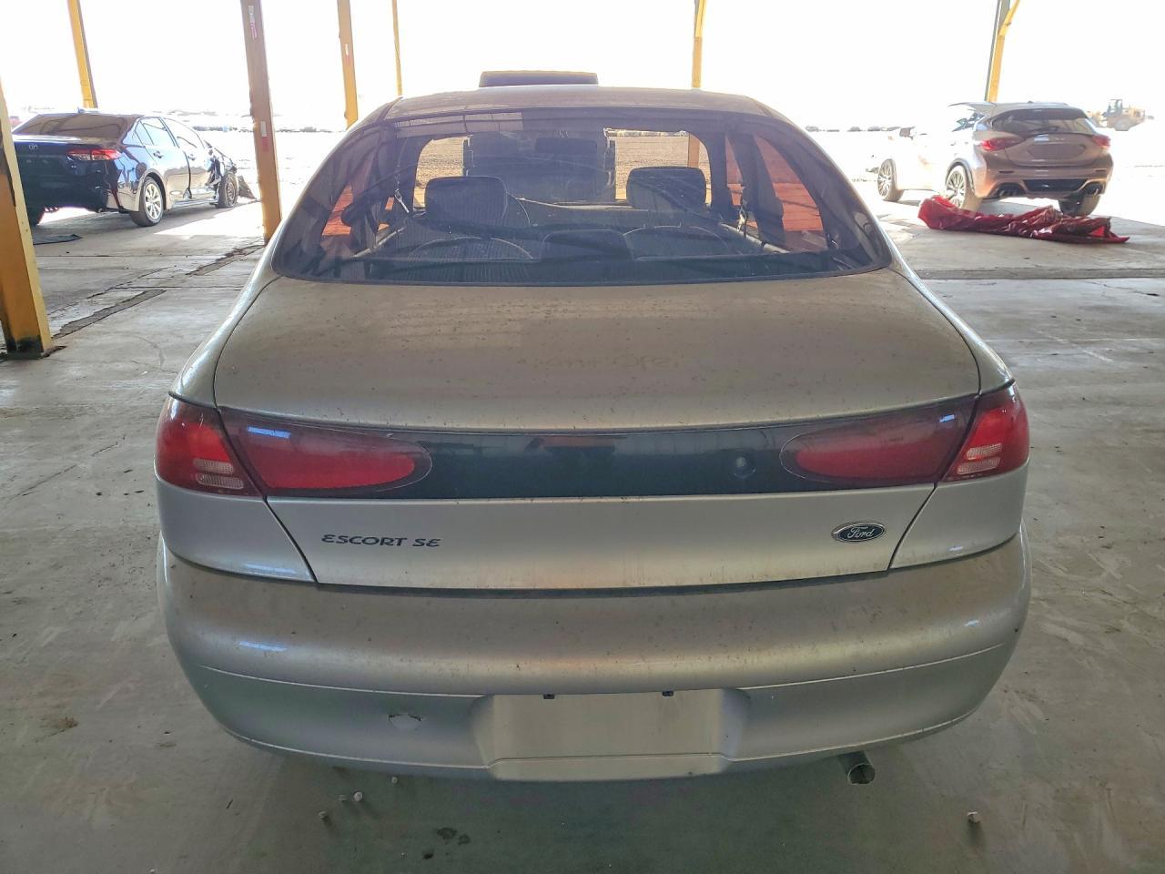 2002 Ford Escort - Image 6