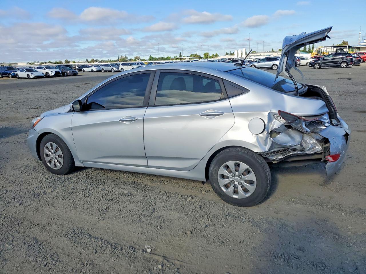 2017 Hyundai Accent Se - Фото 2
