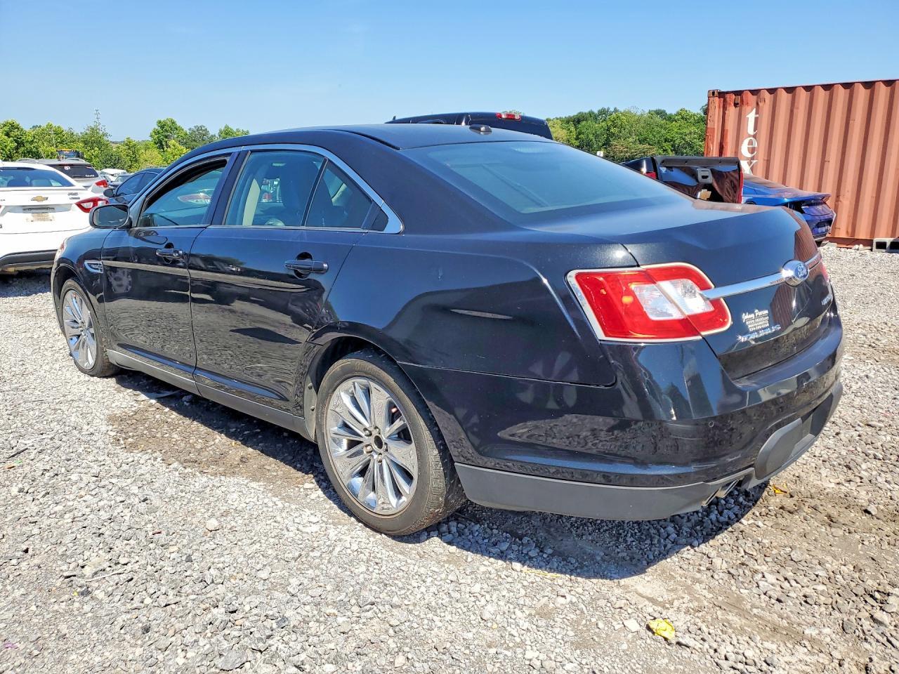 2010 Ford Taurus Limited - Фото 2