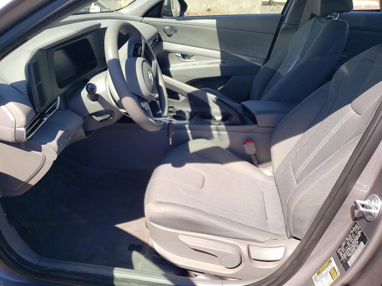 2025 Hyundai Elantra Se - Image 7