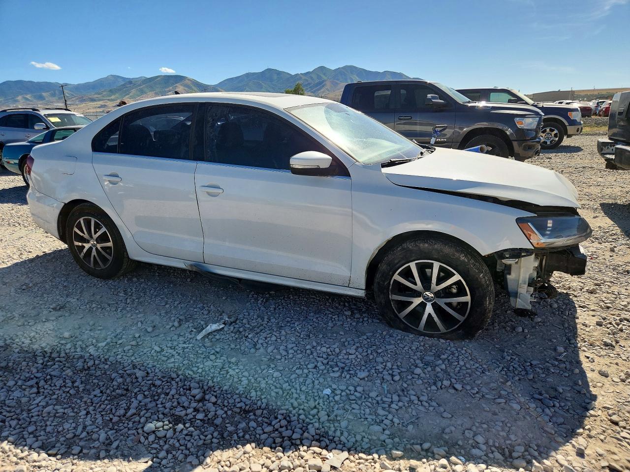 2017 Volkswagen Jetta Se - Image 4