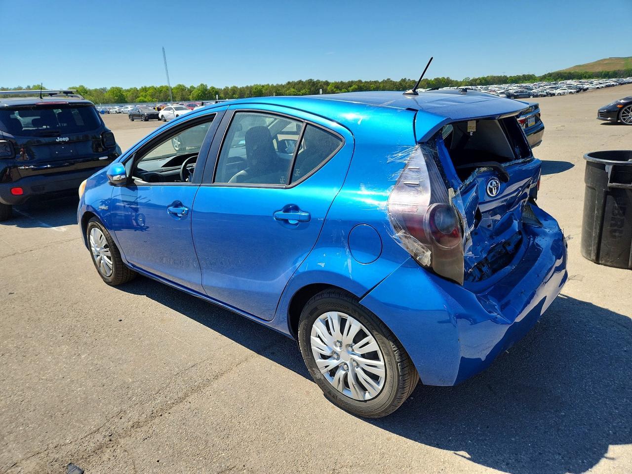 2014 Toyota Prius C One - Фото 2