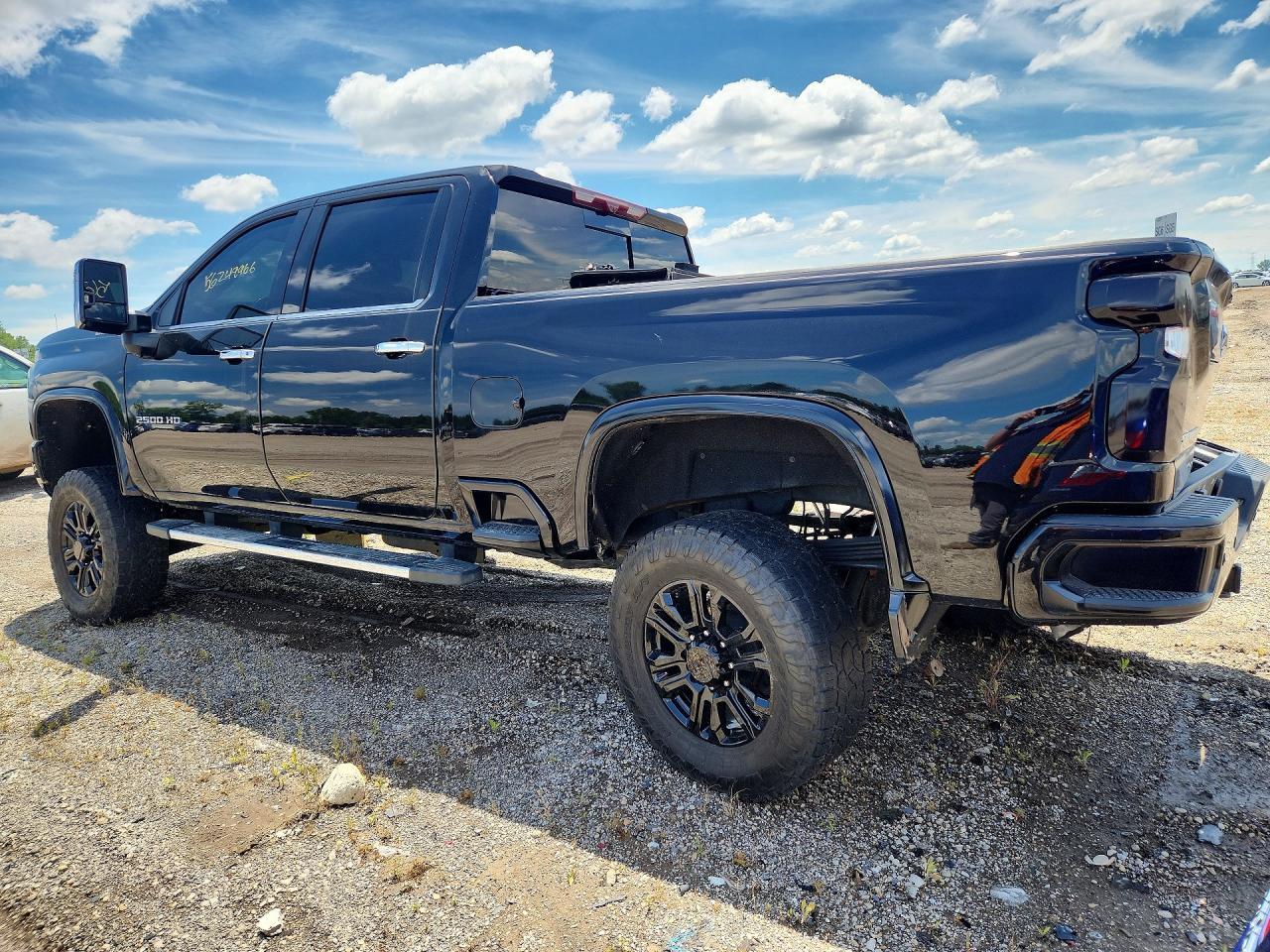 2022 Chevrolet Silverado K2500 High Country - Фото 2