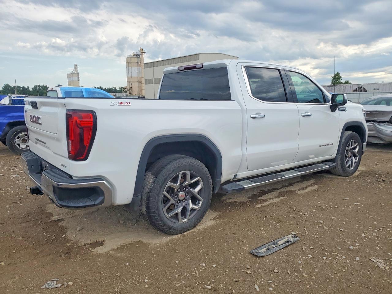 2023 GMC Sierra K1500 Slt - Image 3