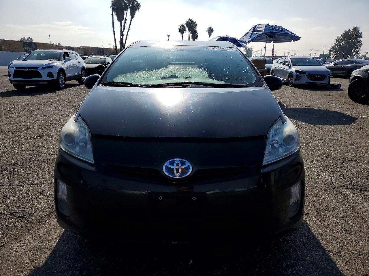2011 Toyota Prius Three - Image 5