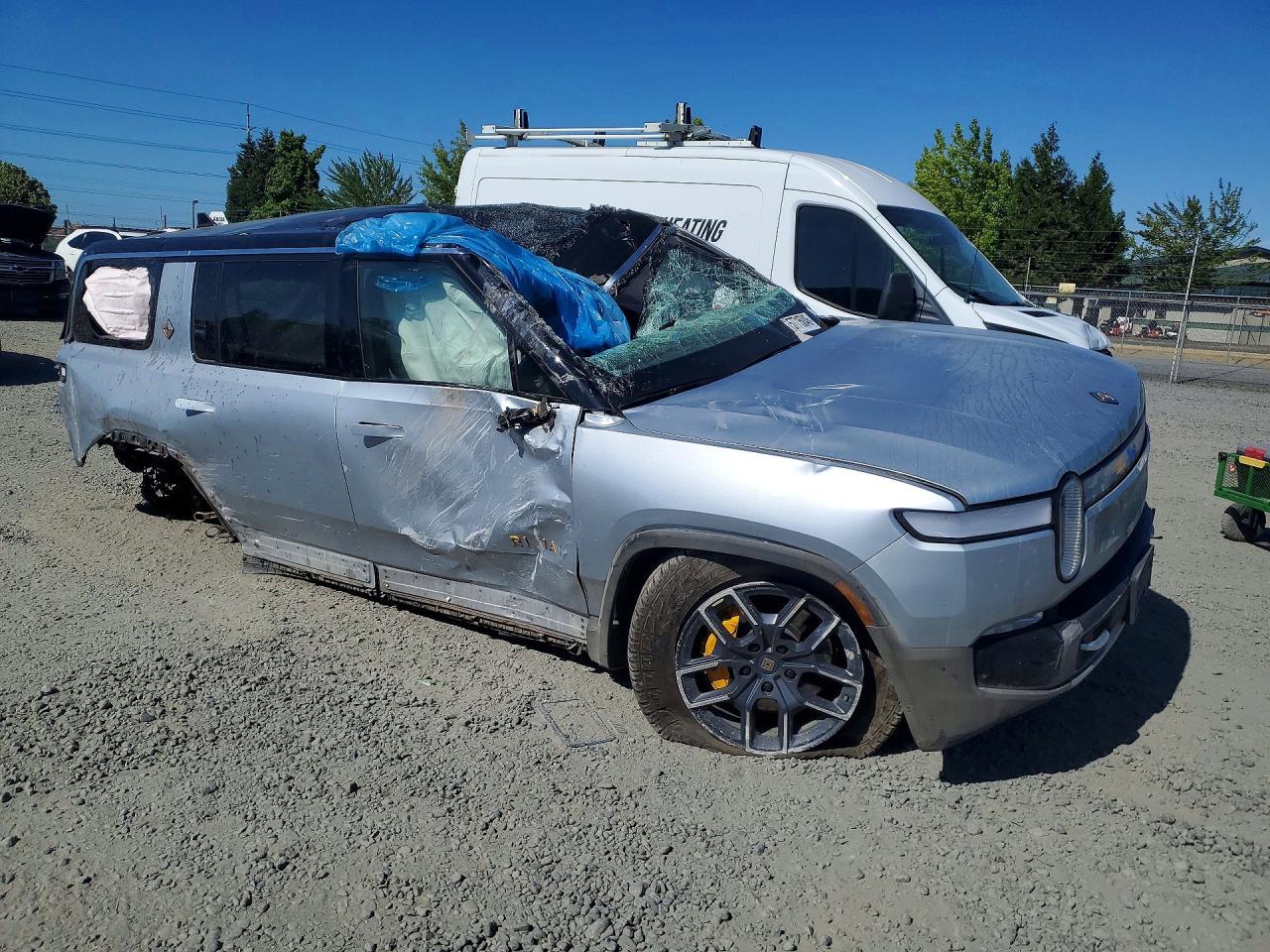 2023 Rivian R1S Adventure - Image 4