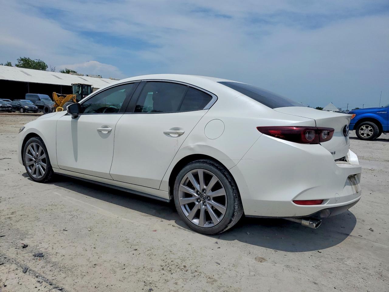 2023 Mazda 3 Preferred - Фото 2