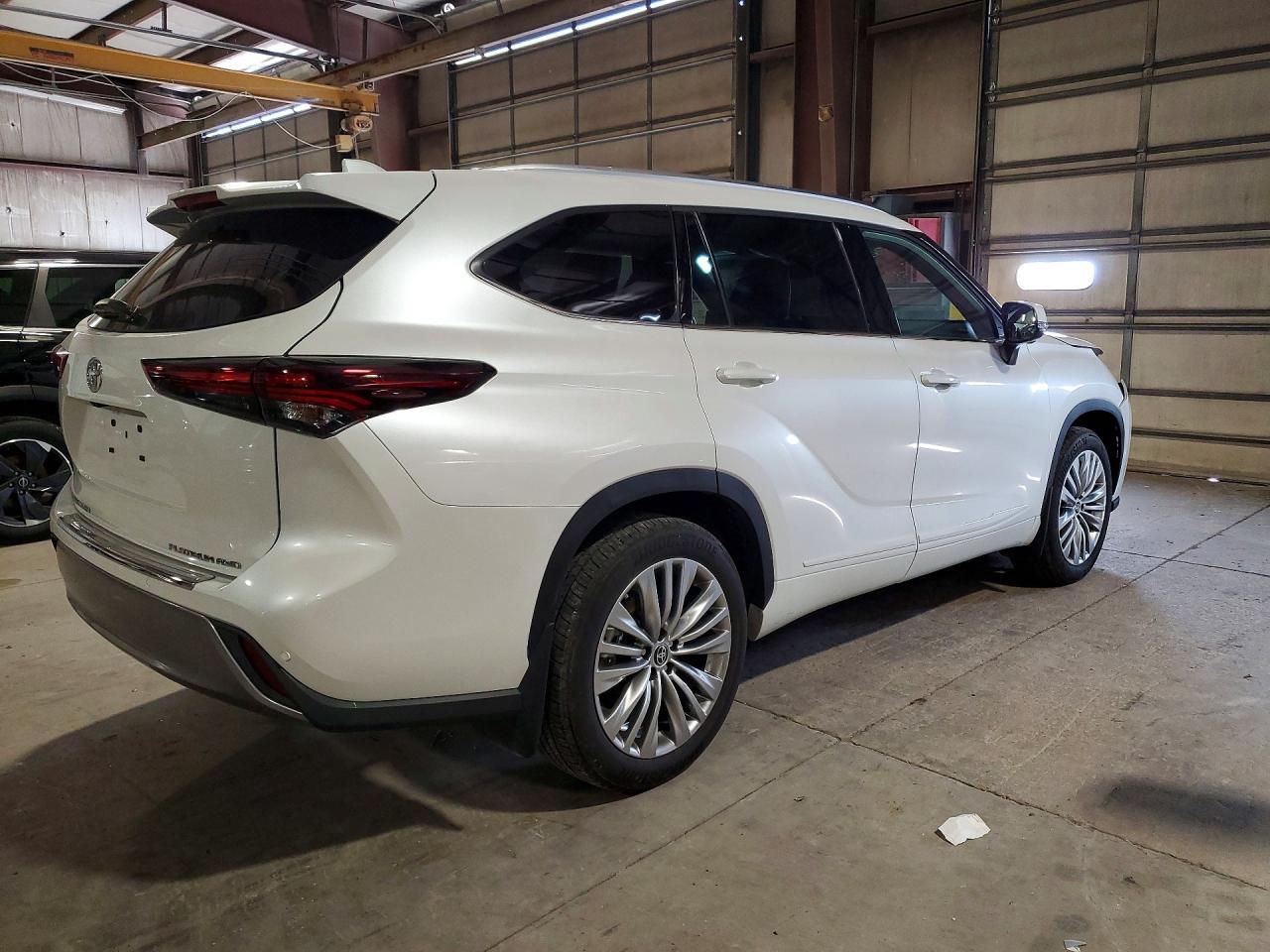 2025 Toyota Highlander Platinum - Фото 3