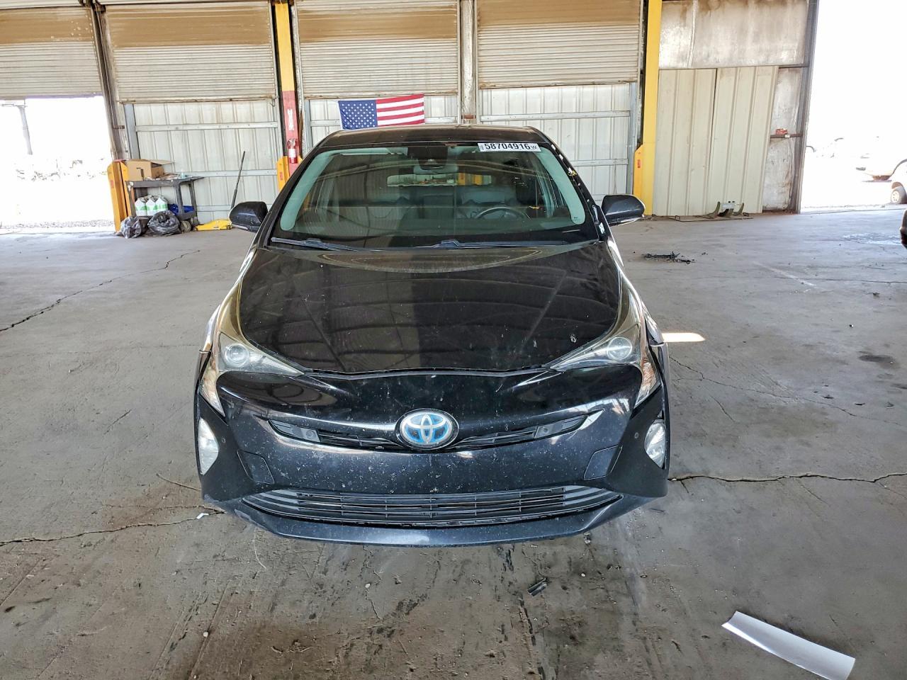 2017 Toyota Prius Three Touring - Image 5