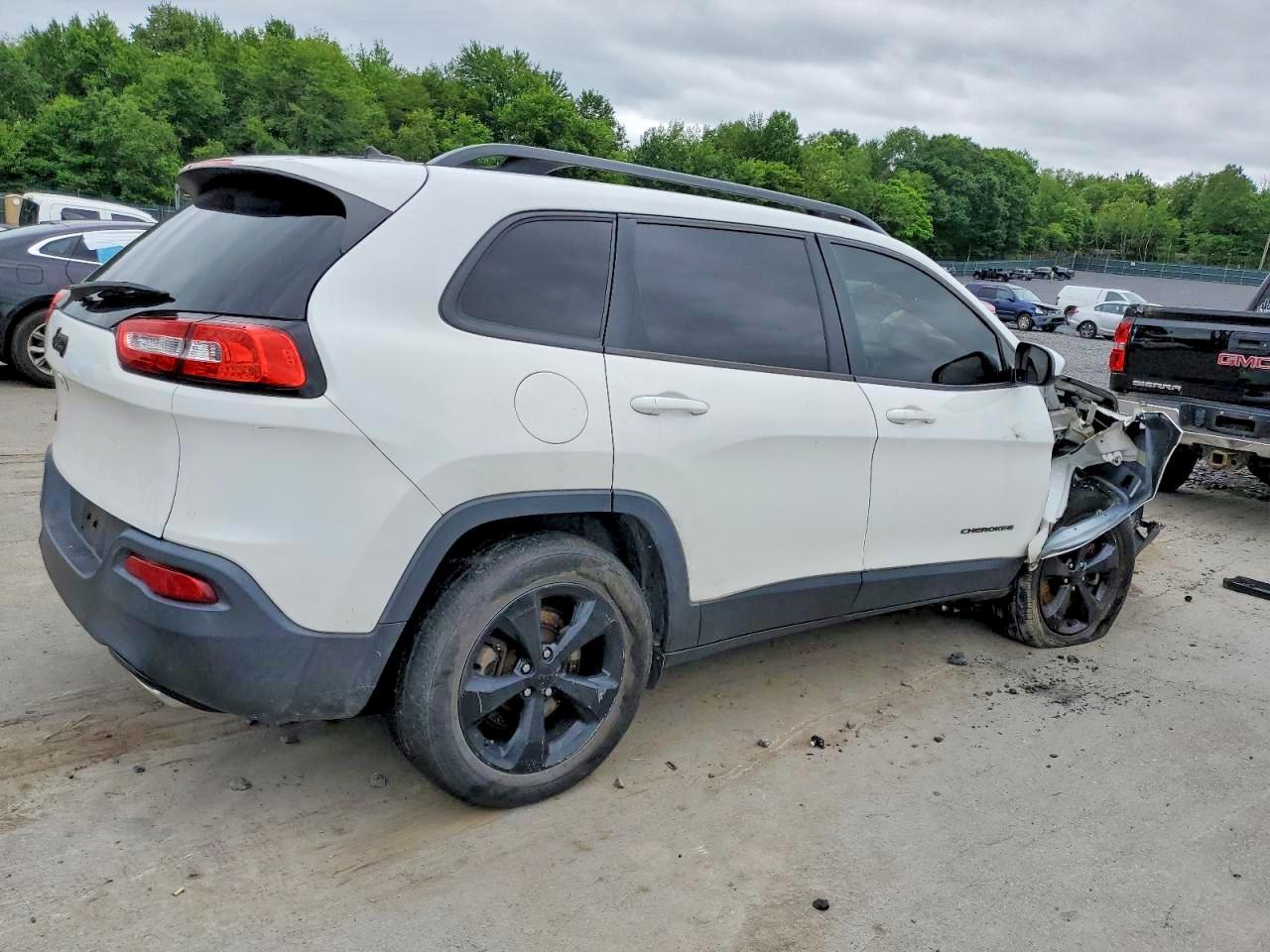 2015 Jeep Cherokee Latitude - Image 3