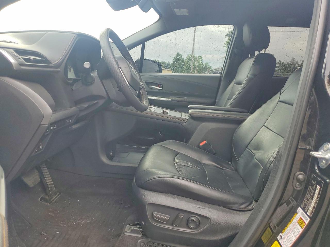 2023 Toyota Sienna Woodland Edition - Image 7