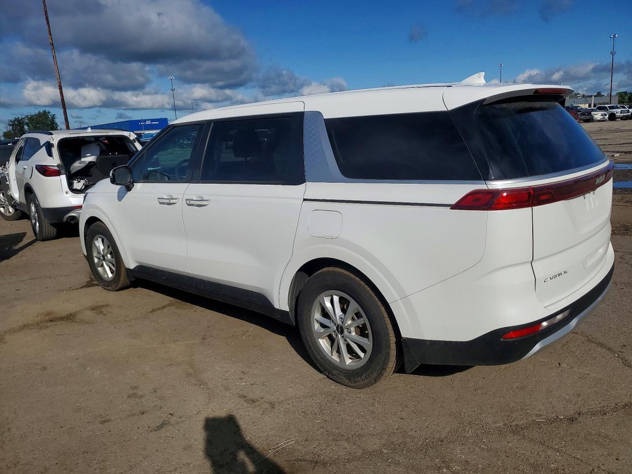 2024 Kia Carnival Lx - Image 2