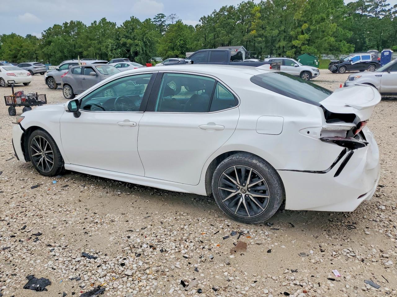 2022 Toyota Camry Se - Фото 2