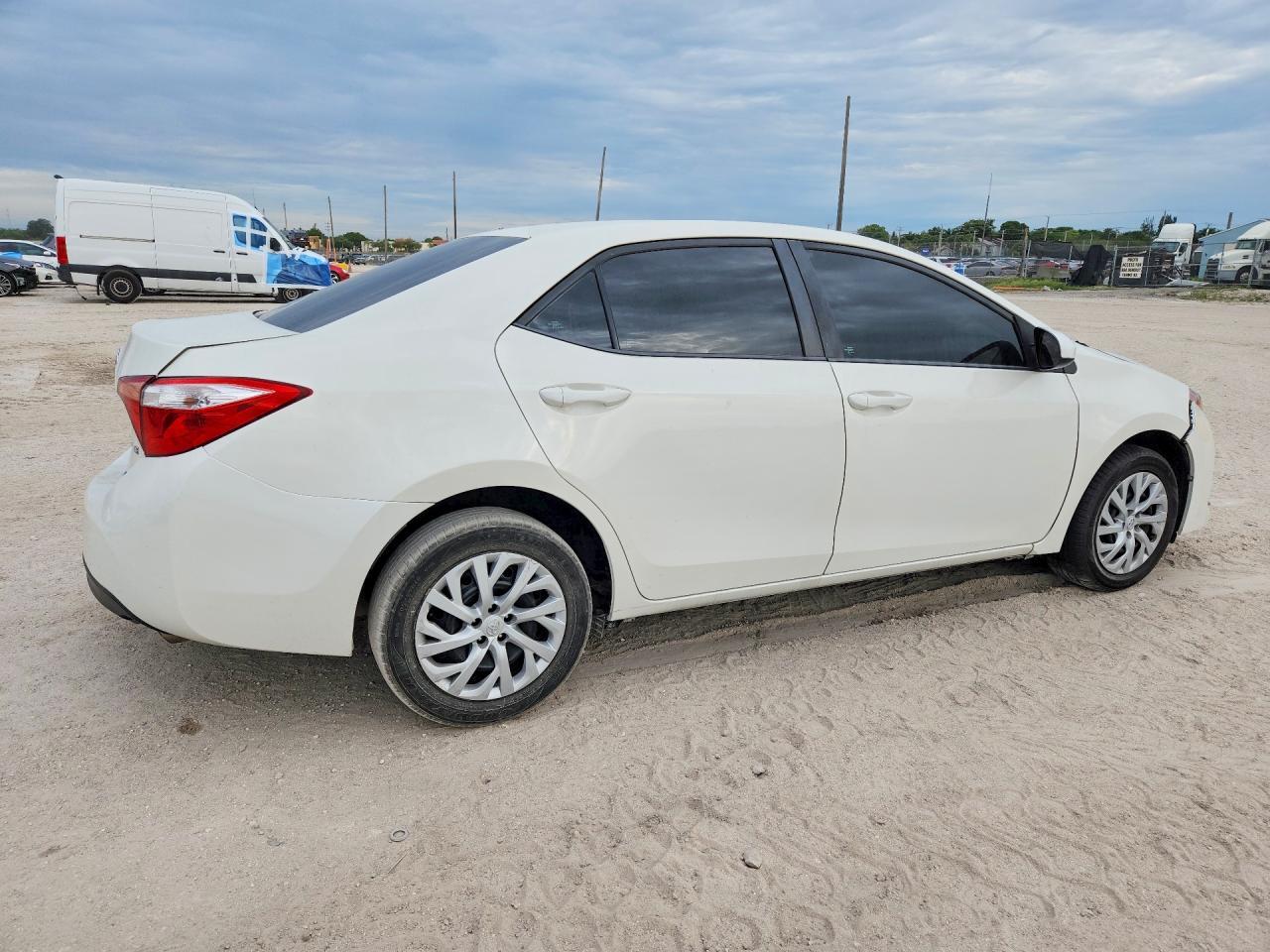 2017 Toyota Corolla Le - Фото 3