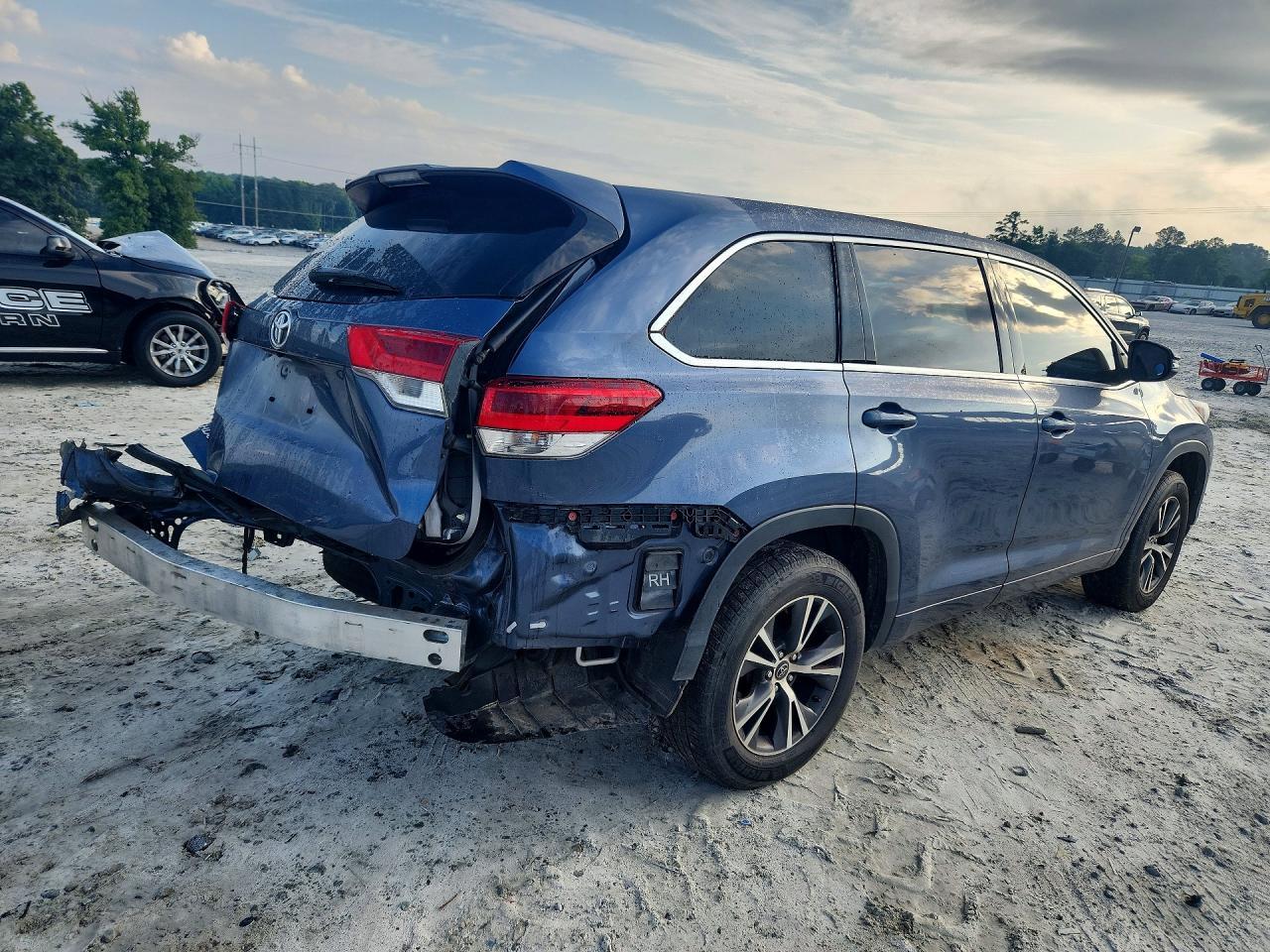 2017 Toyota Highlander Le - Фото 3