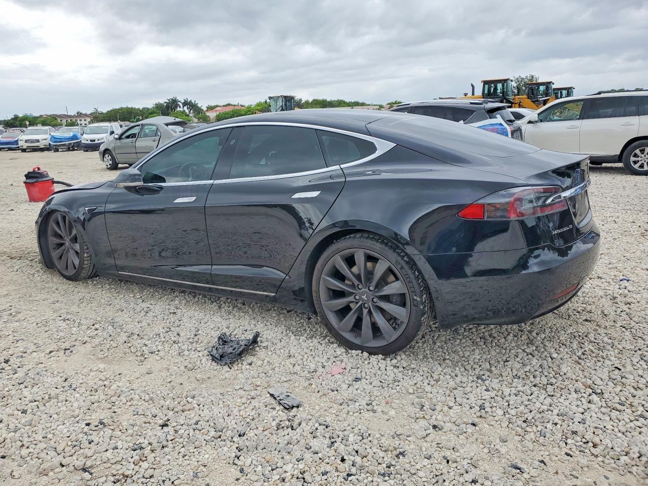 2017 Tesla Model S - Image 2