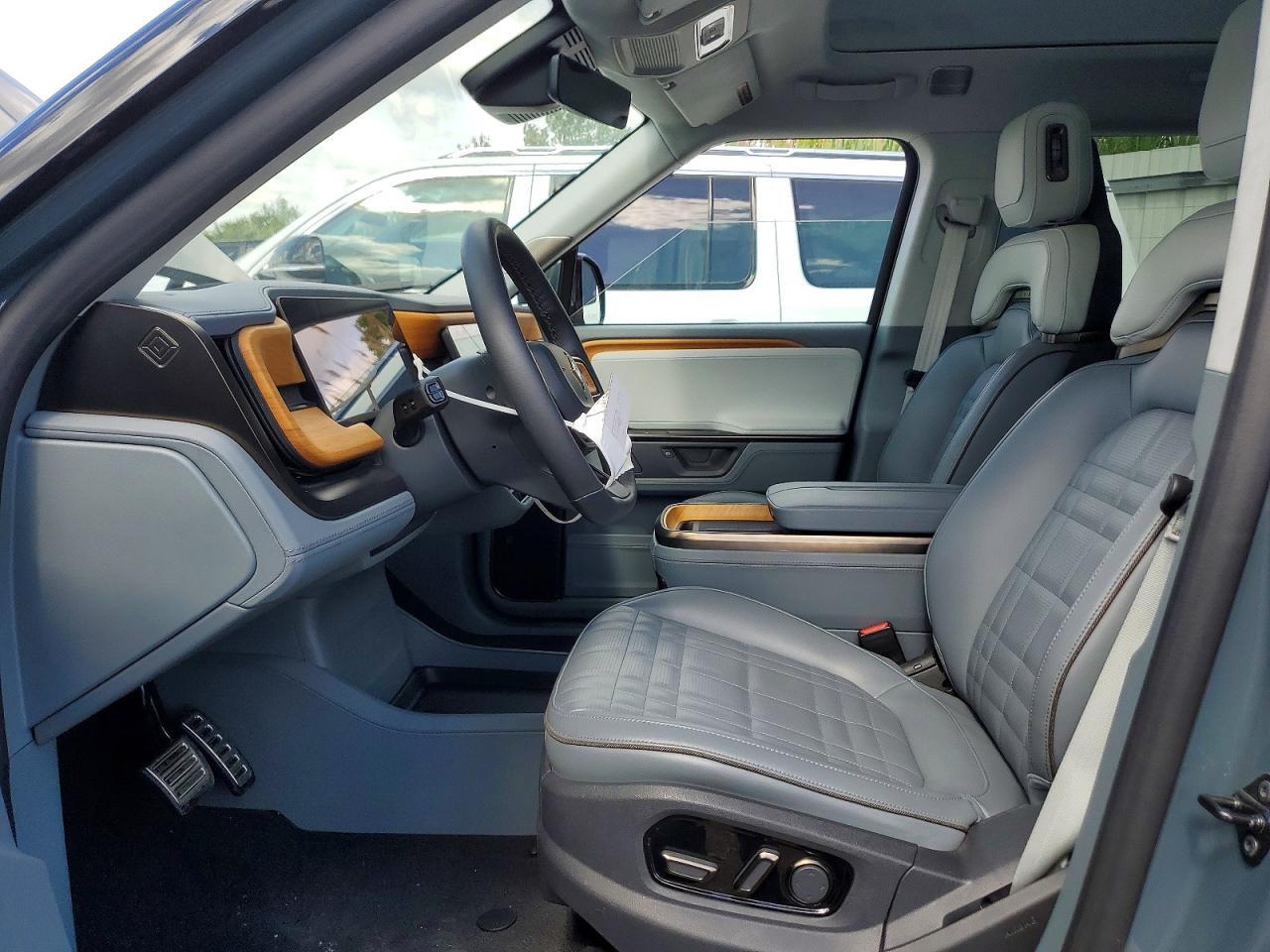 2025 Rivian R1S Premium - Фото 7