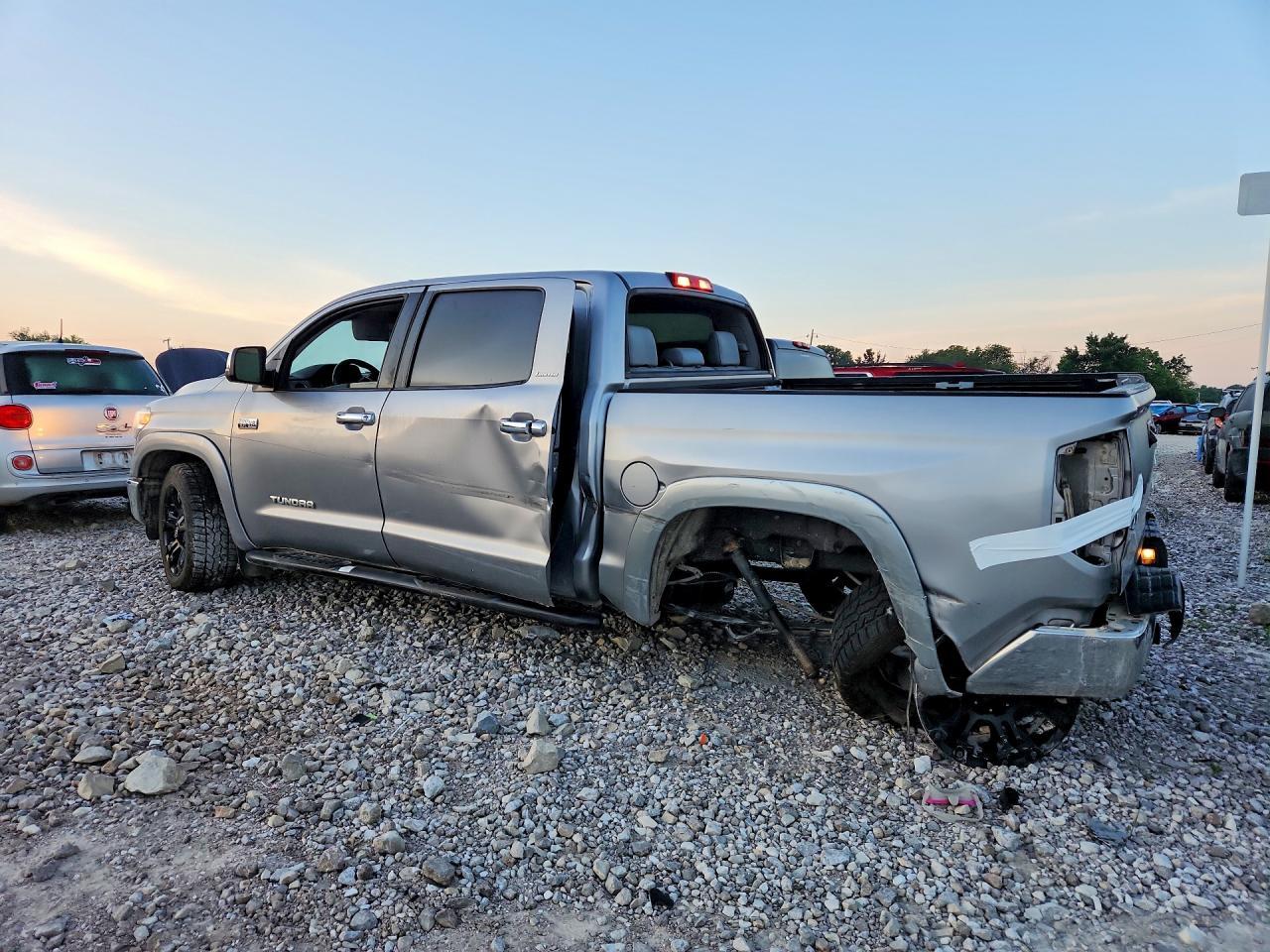 2015 Toyota Tundra Crewmax Limited - Фото 2