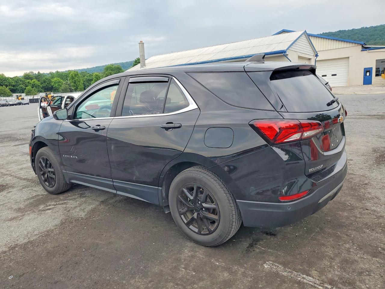 2022 Chevrolet Equinox Lt - Image 2