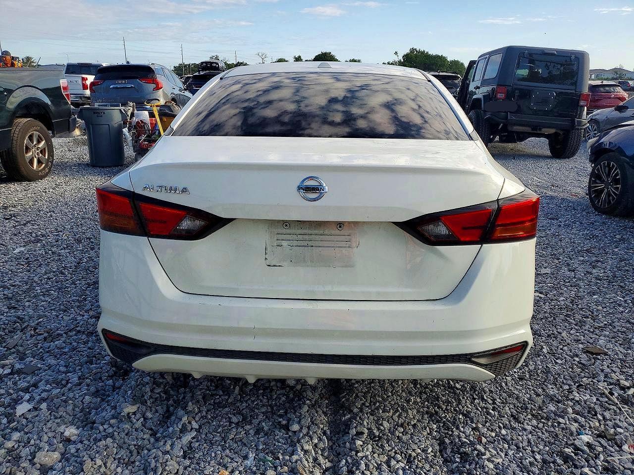 2020 Nissan Altima S - Фото 6