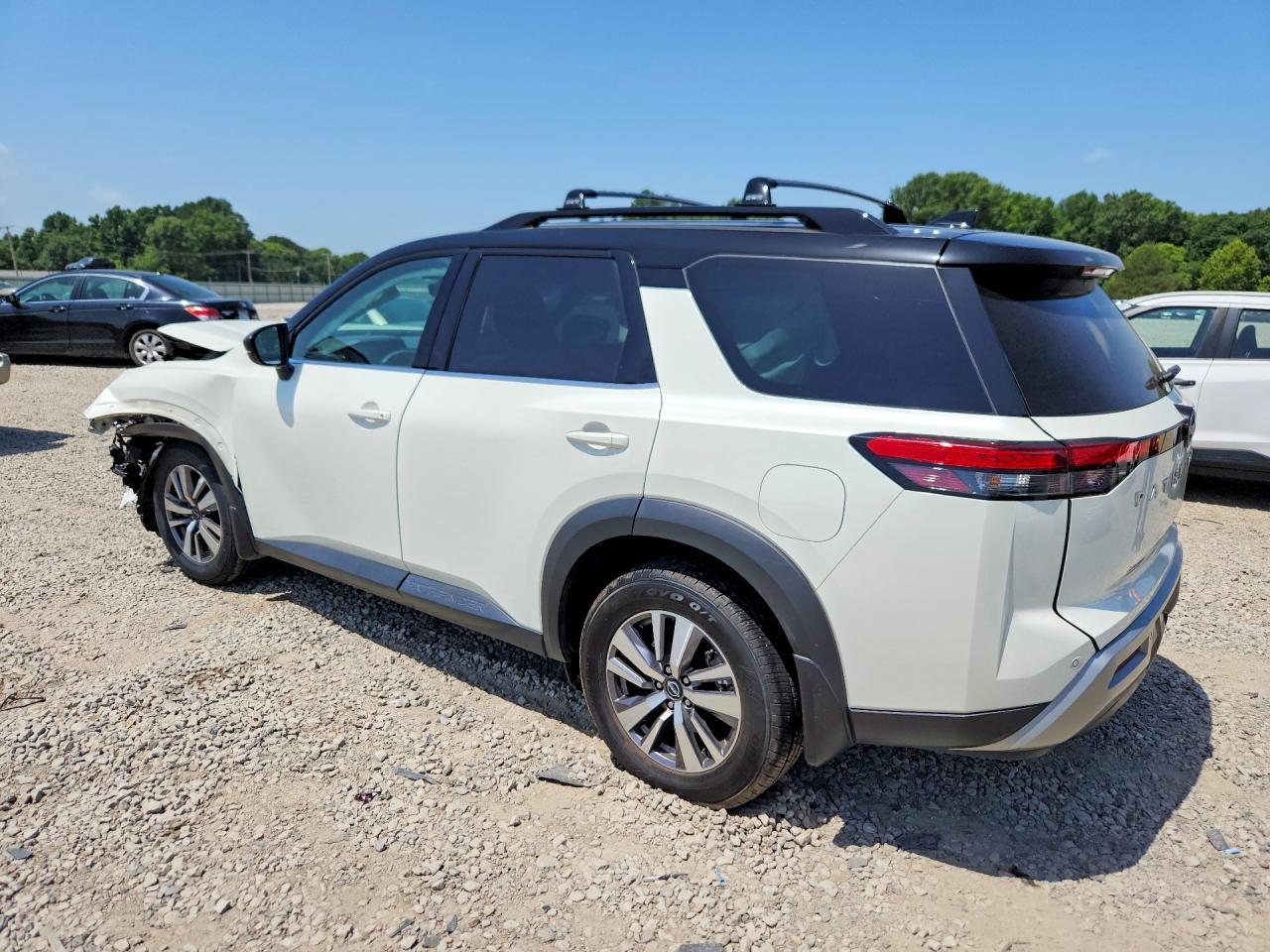 2023 Nissan Pathfinder Sl - Image 2