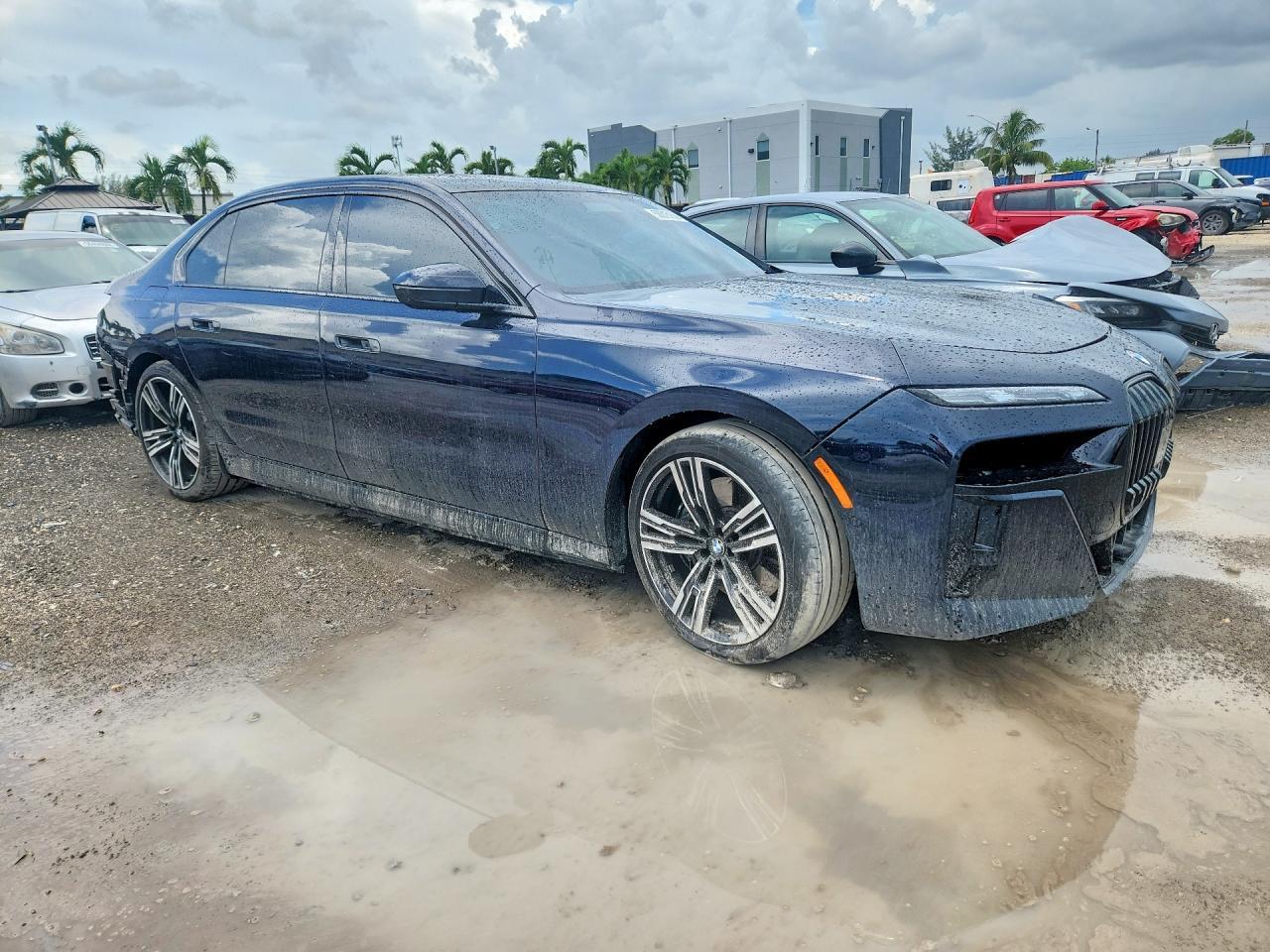 2025 BMW I7 xDrive60 - Фото 4