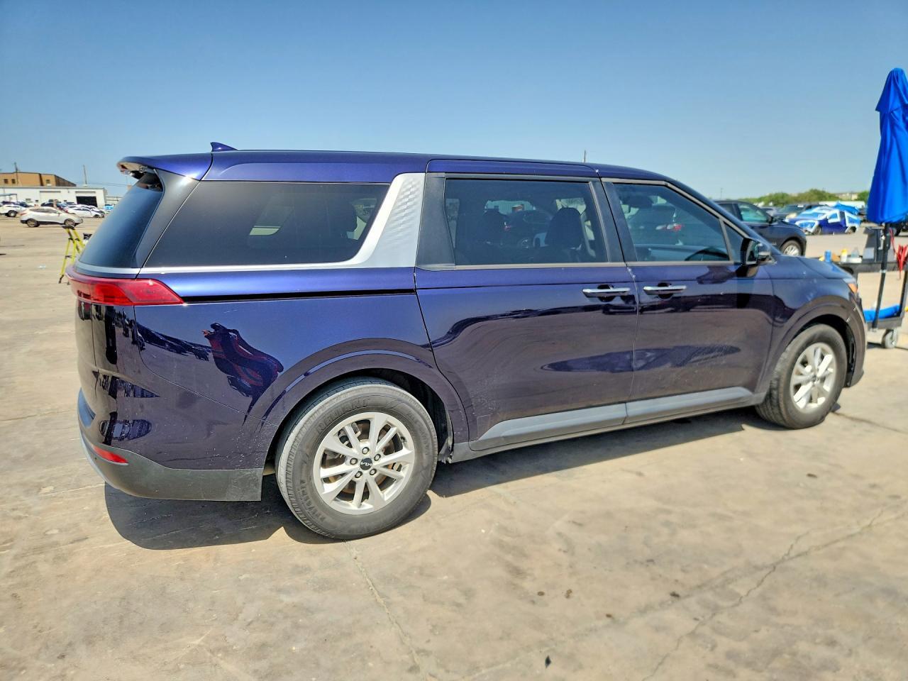 2023 Kia Carnival Lx - Фото 3