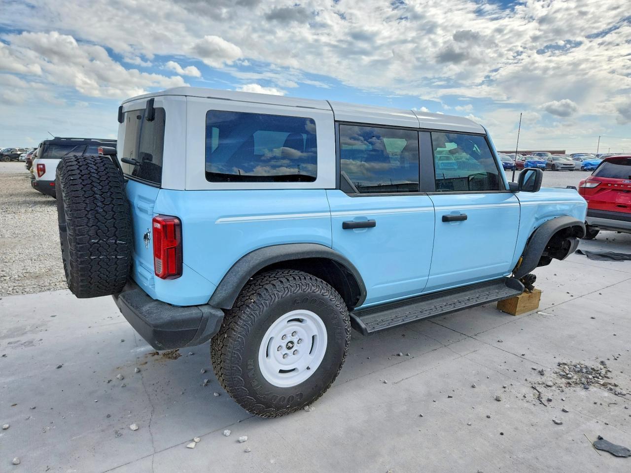 2025 Ford Bronco Heritage - Image 3