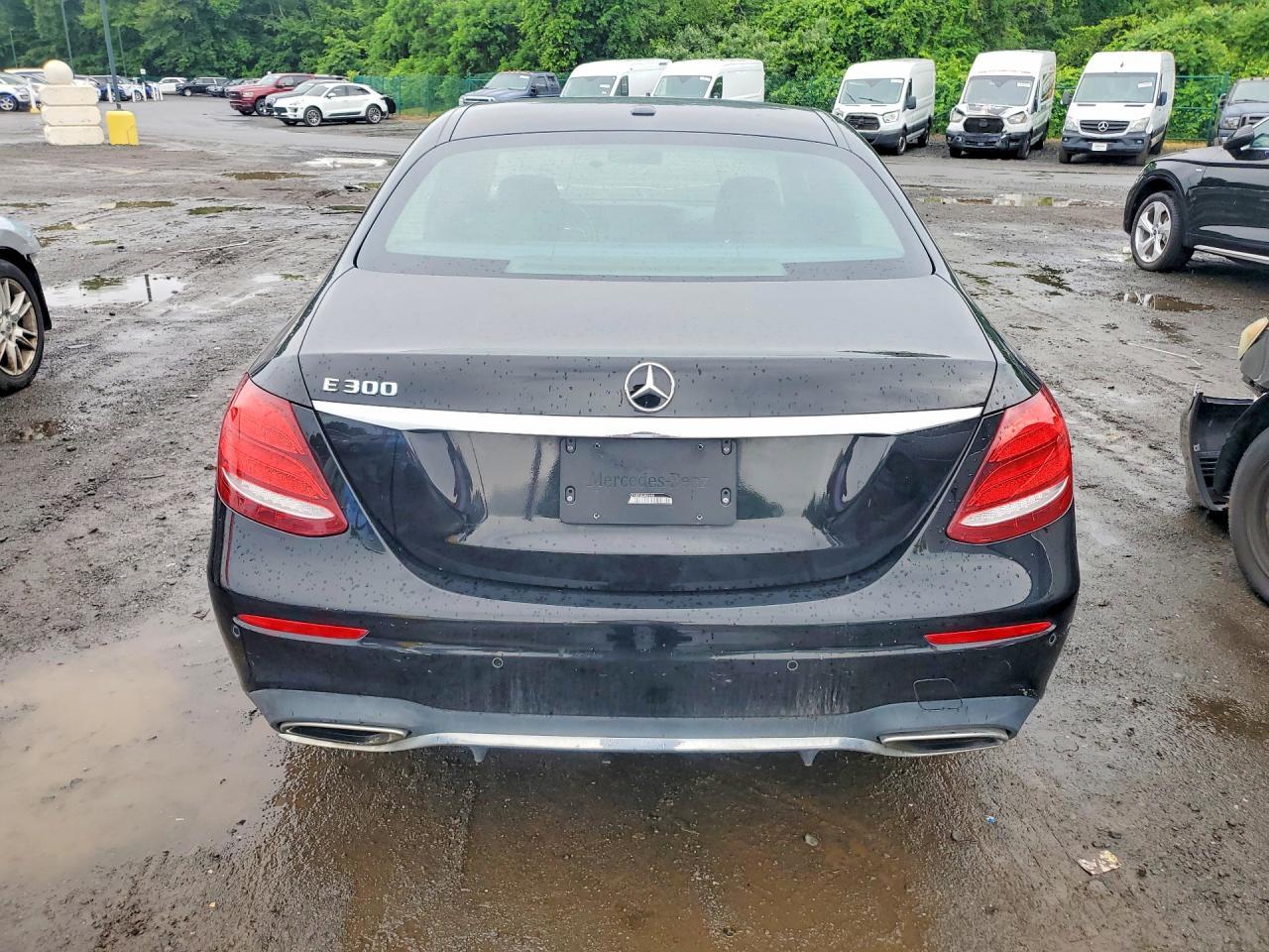 2018 Mercedes-Benz E 300 - Фото 6