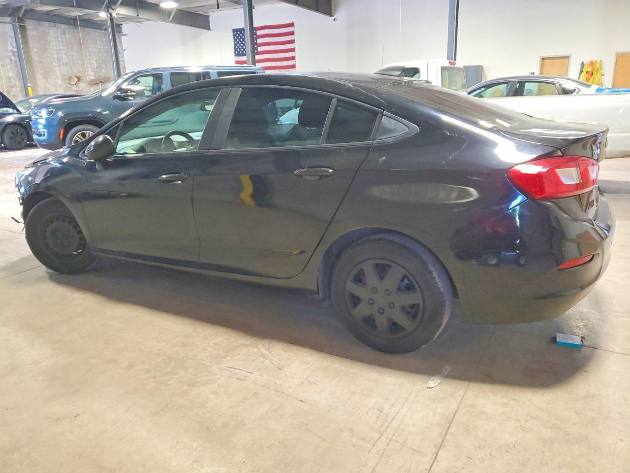 2019 Chevrolet Cruze Ls - Фото 2