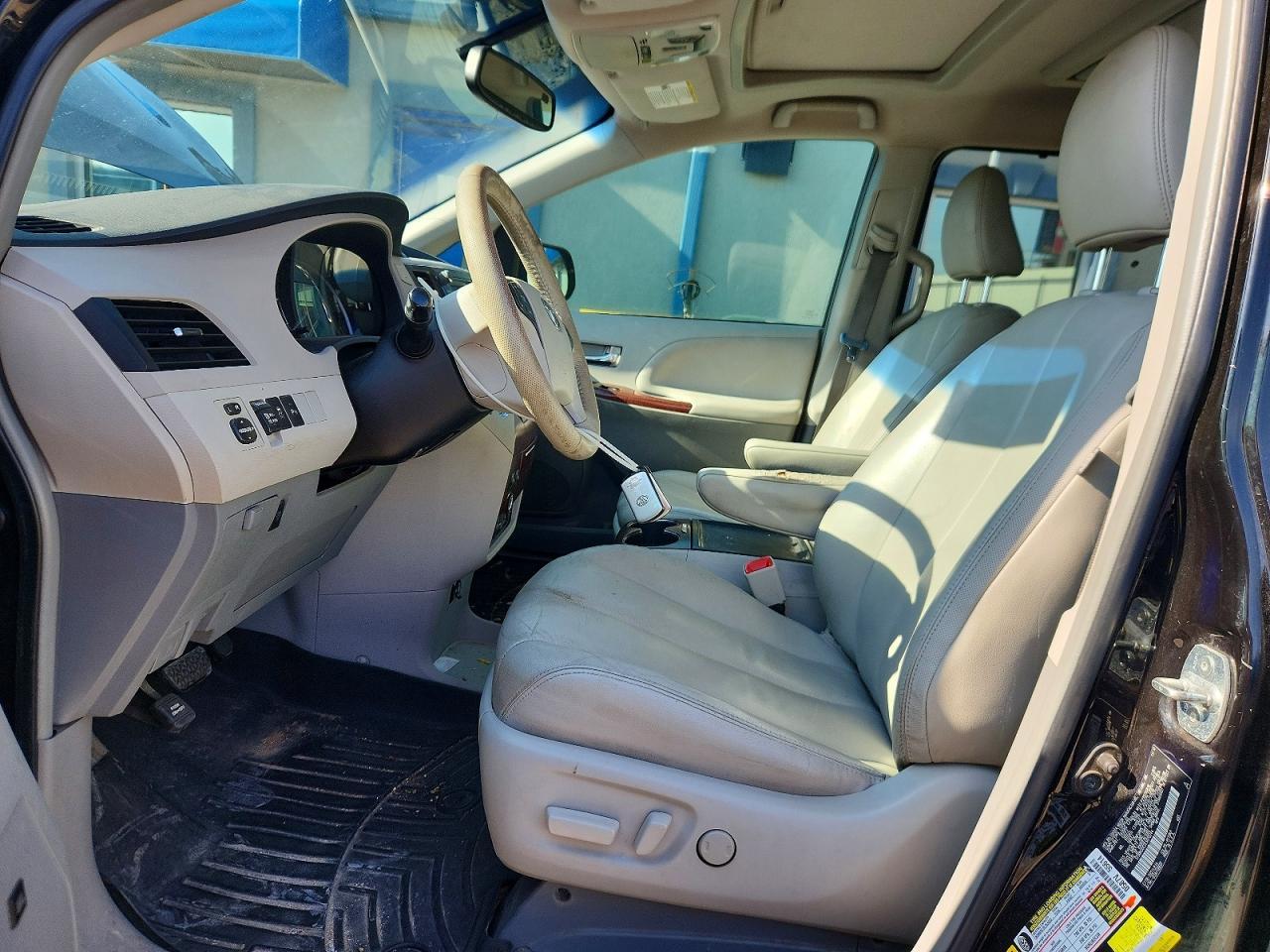 2014 Toyota Sienna Xle 7-Passenger - Image 7
