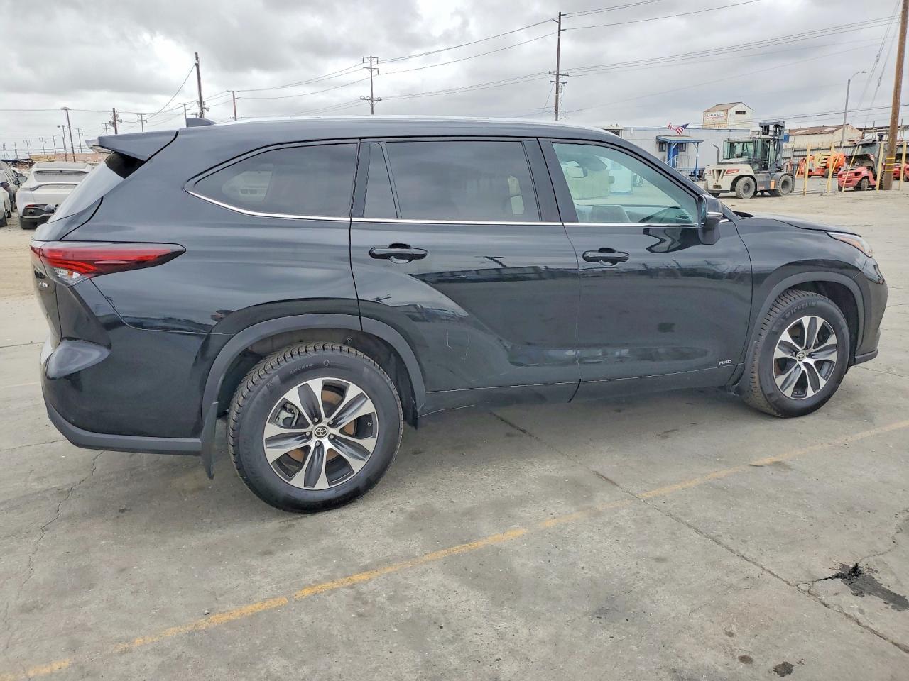2025 Toyota Highlander Hybrid Xle - Image 3