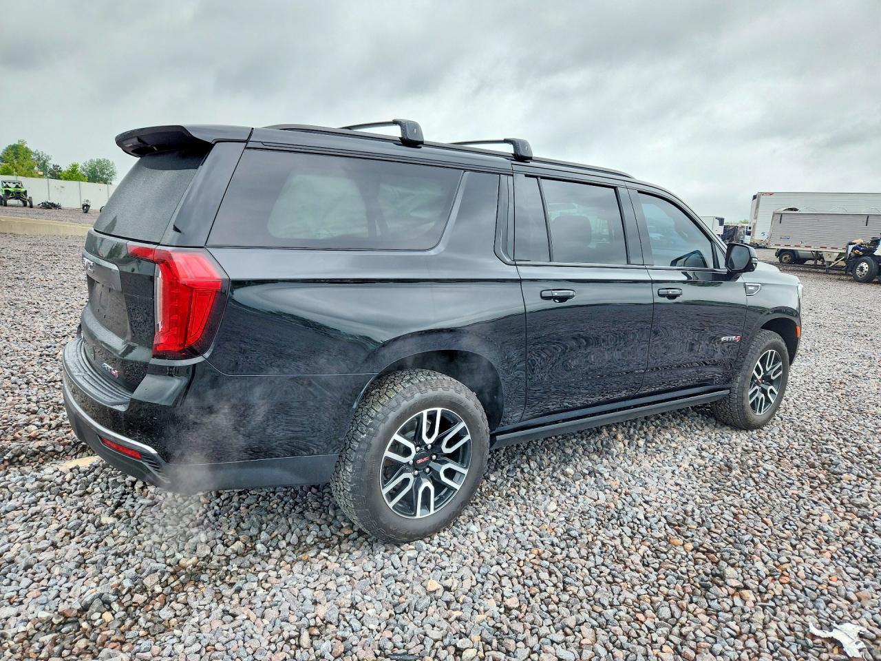 2023 GMC Yukon Xl K1500 At4 - Фото 3