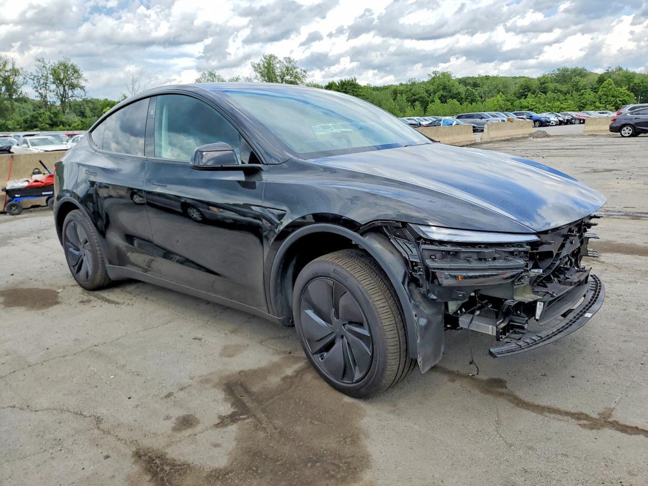 2026 Tesla Model Y - Фото 4