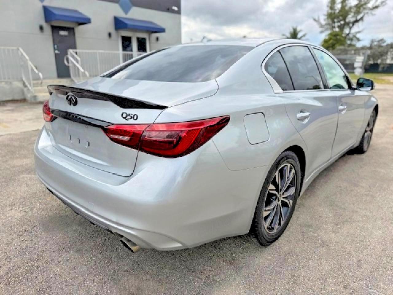 2018 Infiniti Q50 2.0T Luxe - Image 3