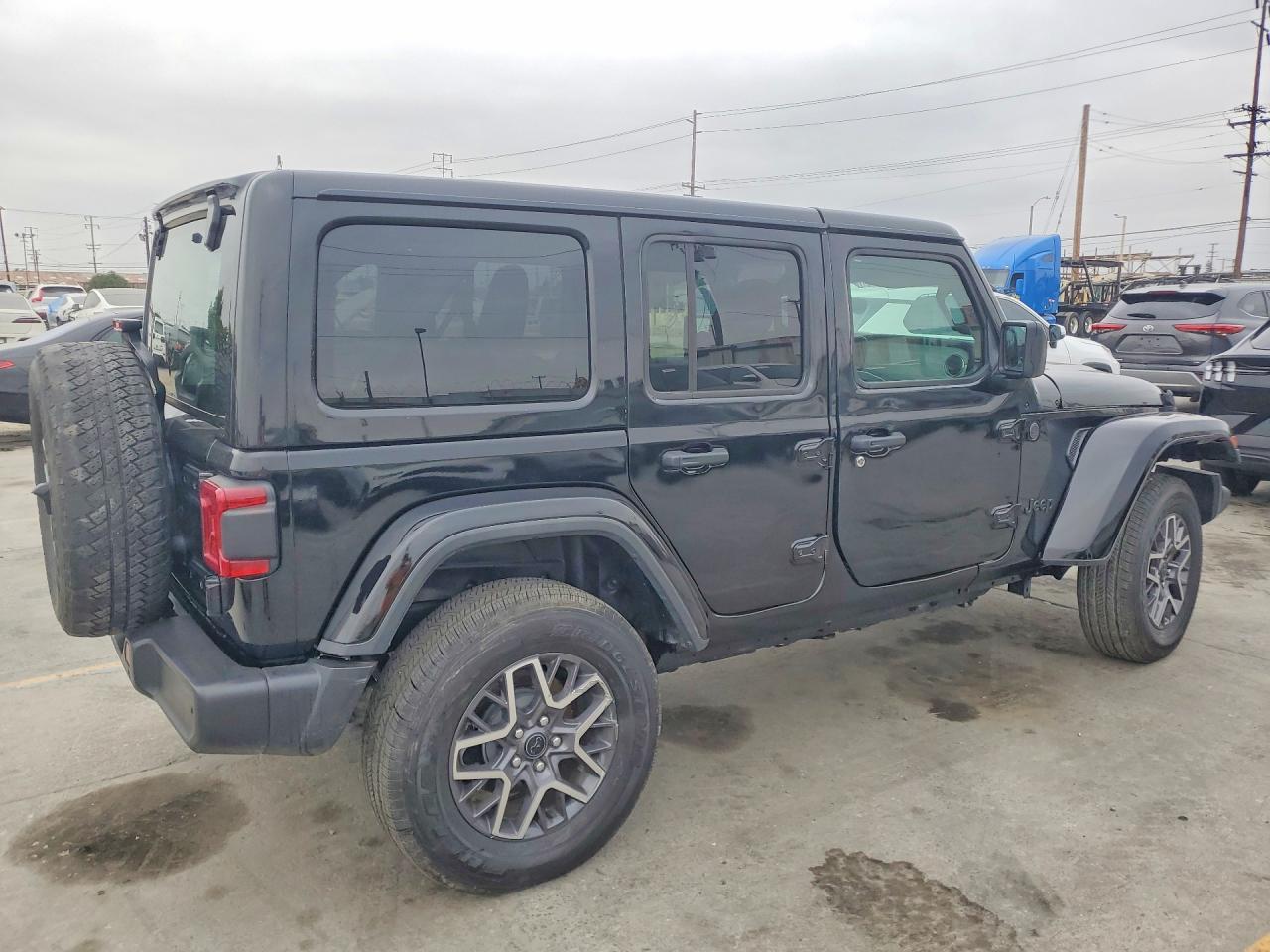 2025 Jeep Wrangler Sahara - Image 3